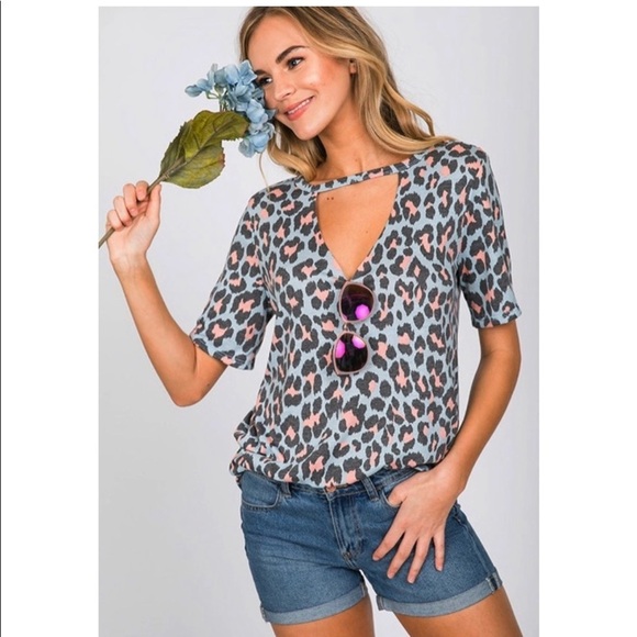 🛍NEW! Leopard Print Choker Top! - Picture 2 of 8